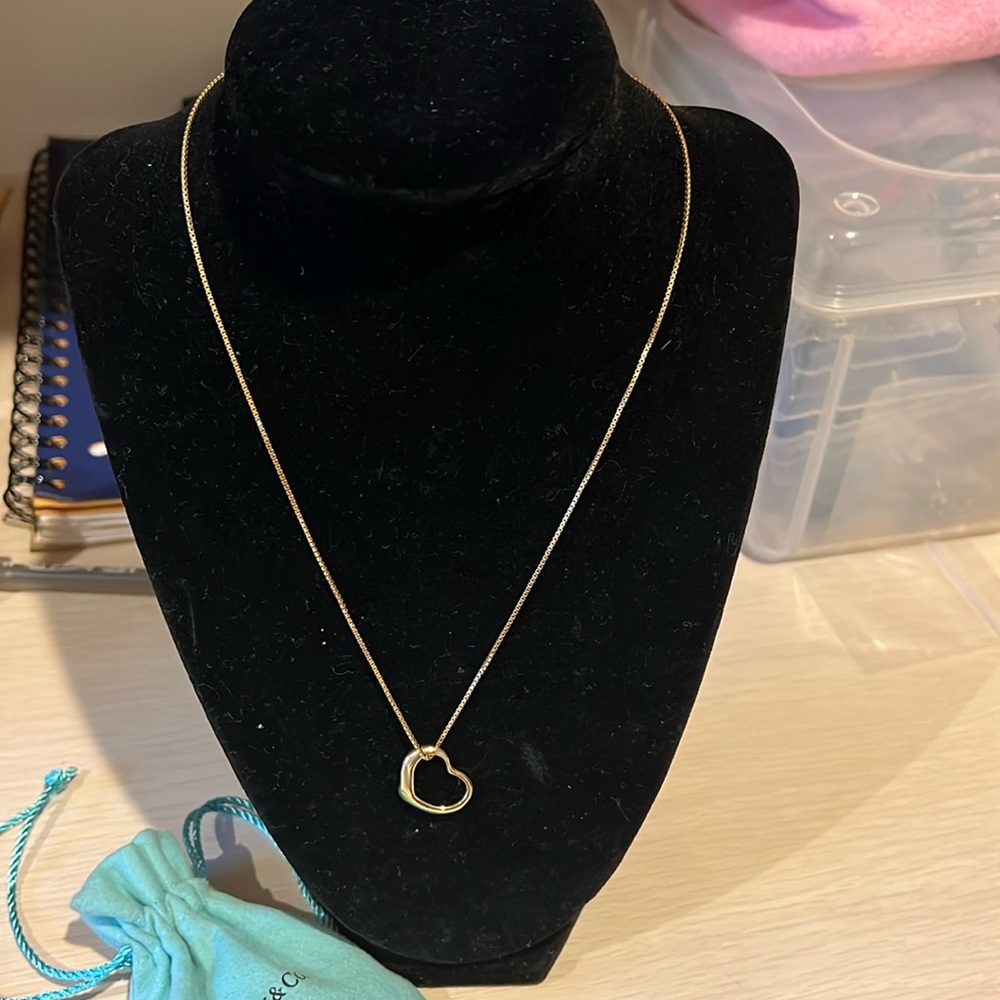 Tiffany 14 karat gold, floating heart on a box chain 16 inches